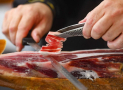 Guía para contratar un cortador de jamón para eventos (y no equivocarte)
