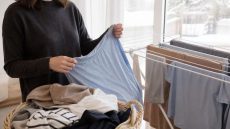 Cómo quitar la electricidad estática de la ropa sin estropear los tejidos